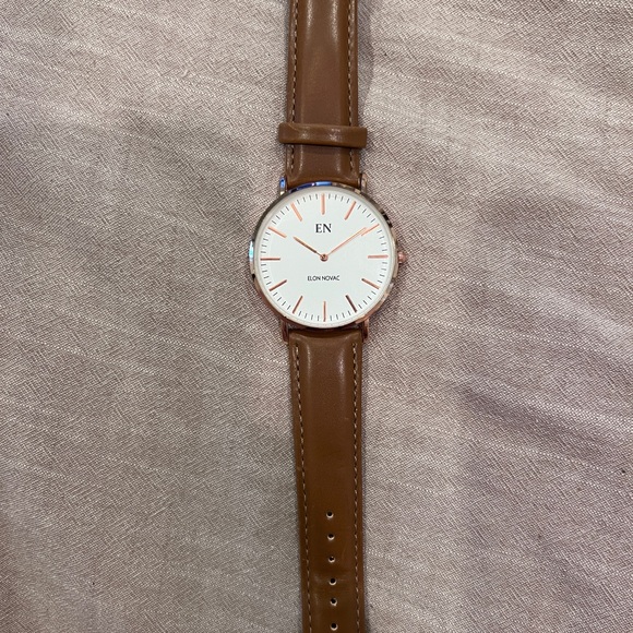 Women's Brown Leather Strap Watch - Picture 4 of 4